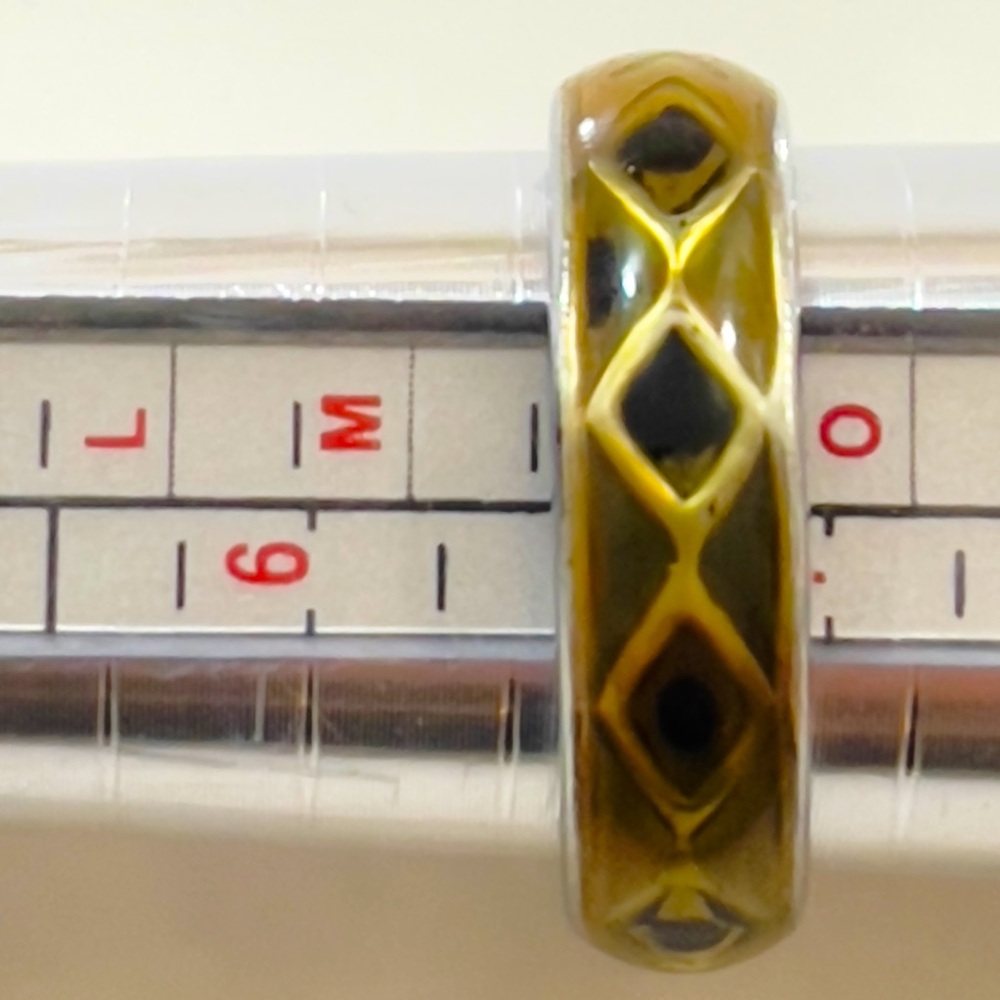 Men’s ring band… Size 7 US…